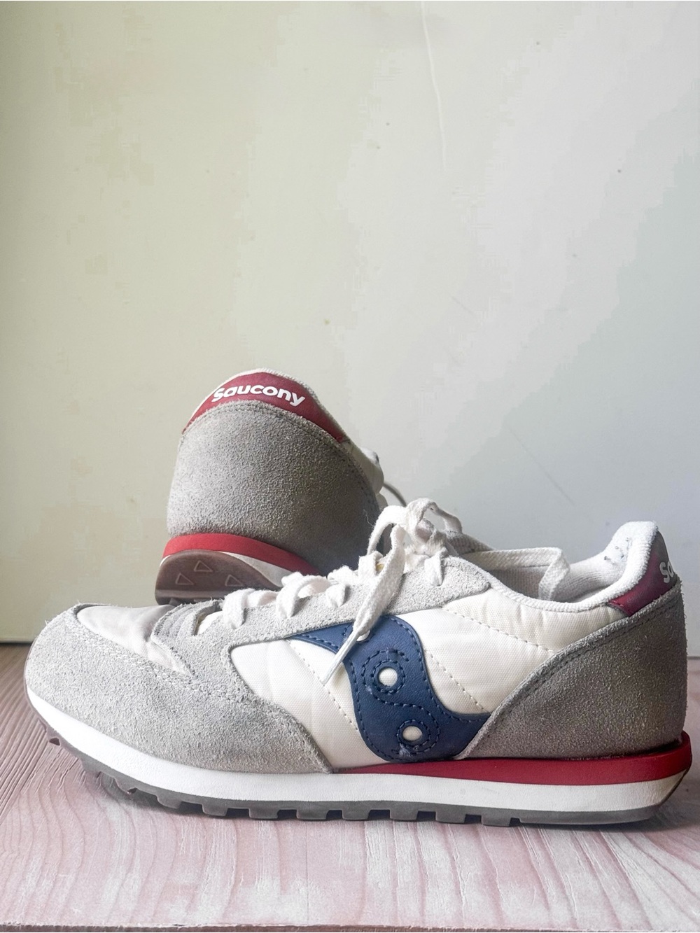 Boys Saucony Jazz off white Navy Retro Sneakers